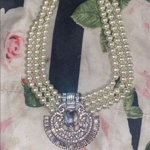 Classy pearl necklace